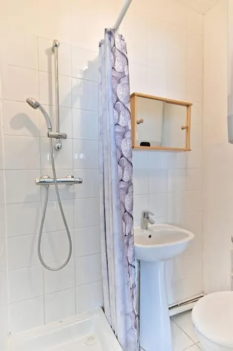 Appartement Cosy Et Colore Au Coeur De Parijs